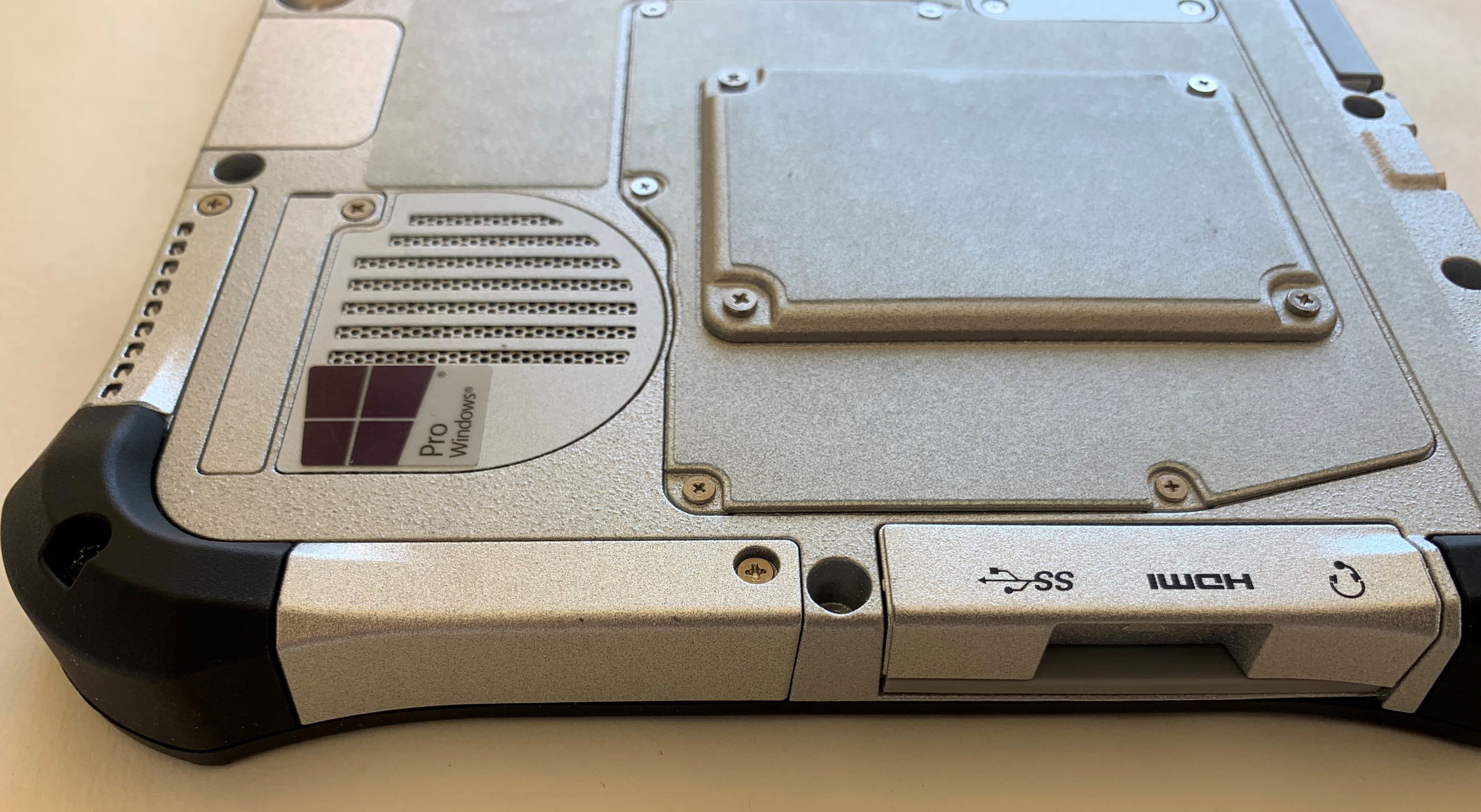 Toughbook FZ-G1 MK4 USB port